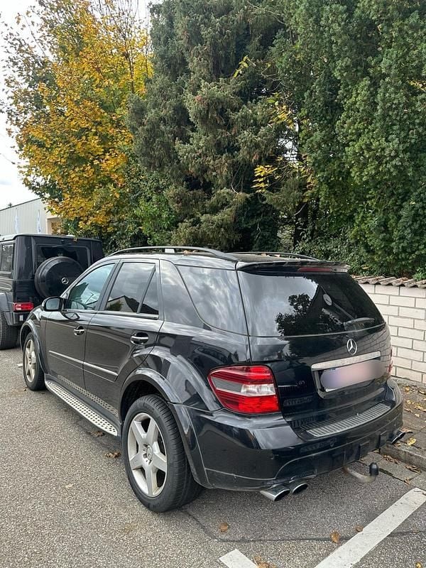 Schwarz Gebraucht 2008 Mercedes ML420 SUV | 8.900 € - Bild 1/4