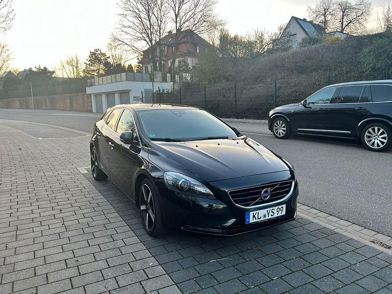 Gebraucht Volvo V40 Summum 190 PS (139 kW) 2015 Schwarz Limousine