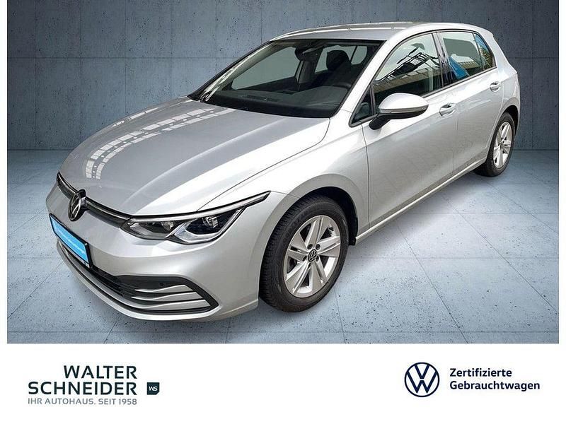 Reflexsilber metallic (metallic) Gebraucht 2023 VW Golf VIII Life Limousine | 23.350 € (Fairer Preis) - Bild 1/4