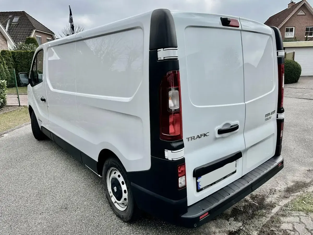 Gebraucht Renault Trafic 145 PS (106 kW) 2018 Weiß Van / Kleinbus