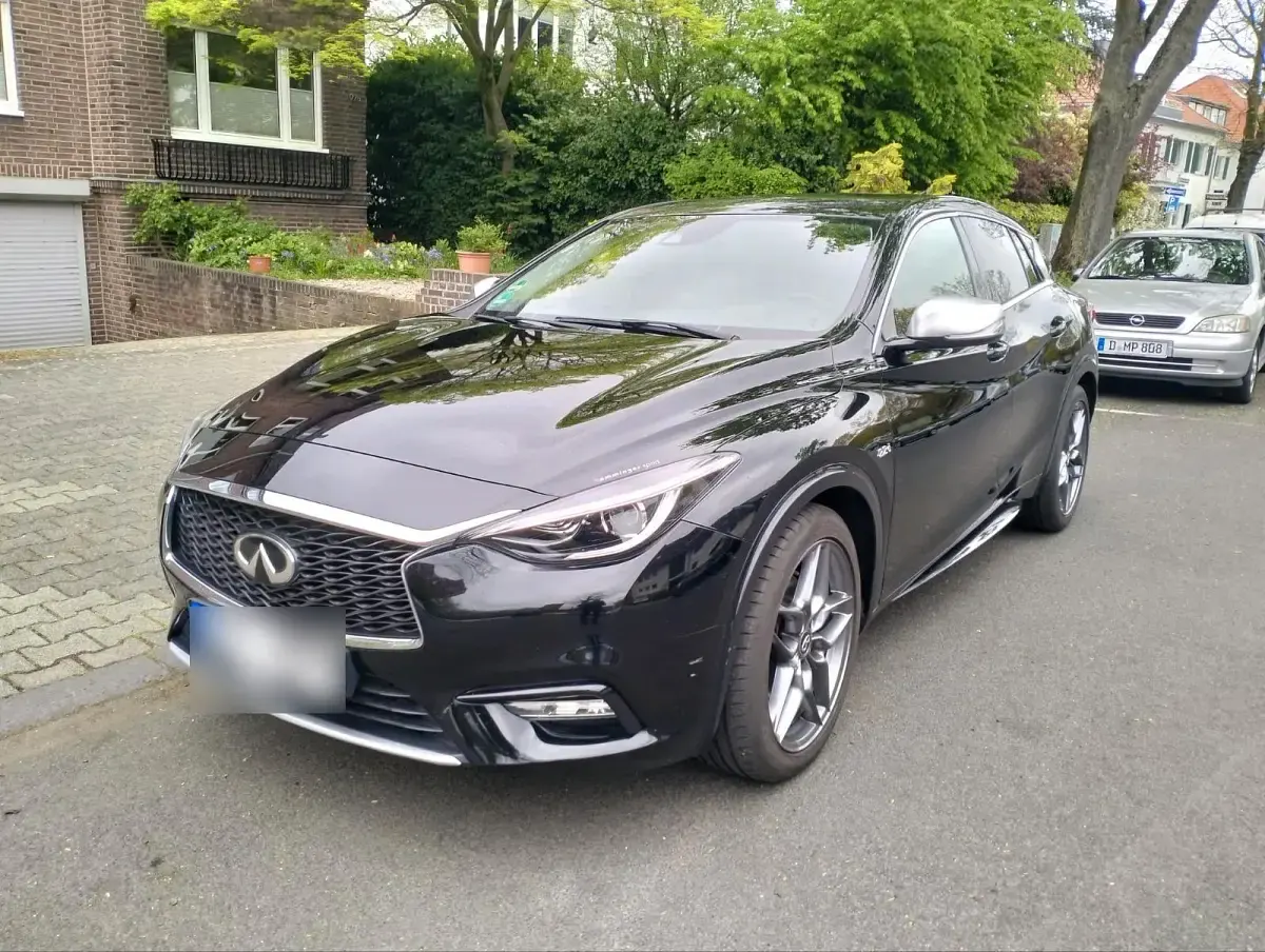 Gebraucht Infiniti Q30 170 PS (125 kW) 2016 Schwarz Kleinwagen