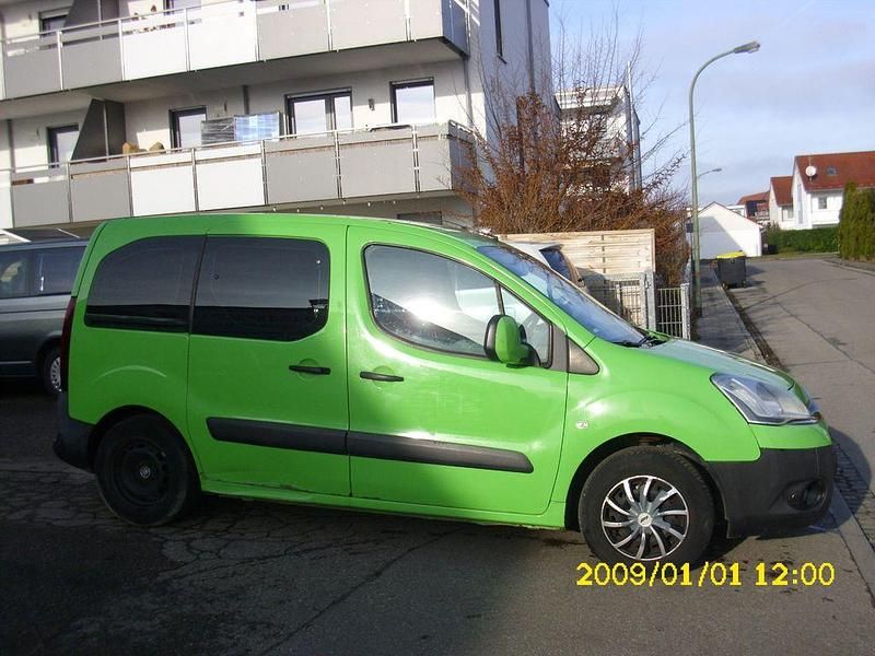 Gebraucht Citroën Berlingo Tendance 114 PS (83 kW) 2013 Grün Van / Kleinbus