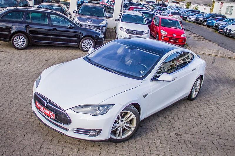 Weiß Gebraucht 2013 Tesla Model S Kleinwagen | 18.999 € (Fairer Preis) - Bild 1/4