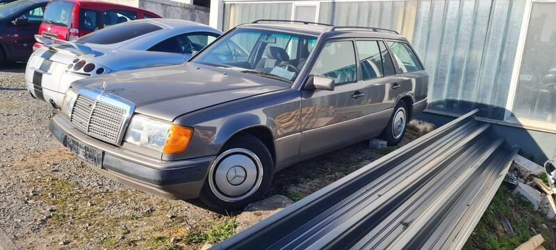 Grau Gebraucht 1990 Mercedes 230 Kombi | 1.999 € - Bild 1/1