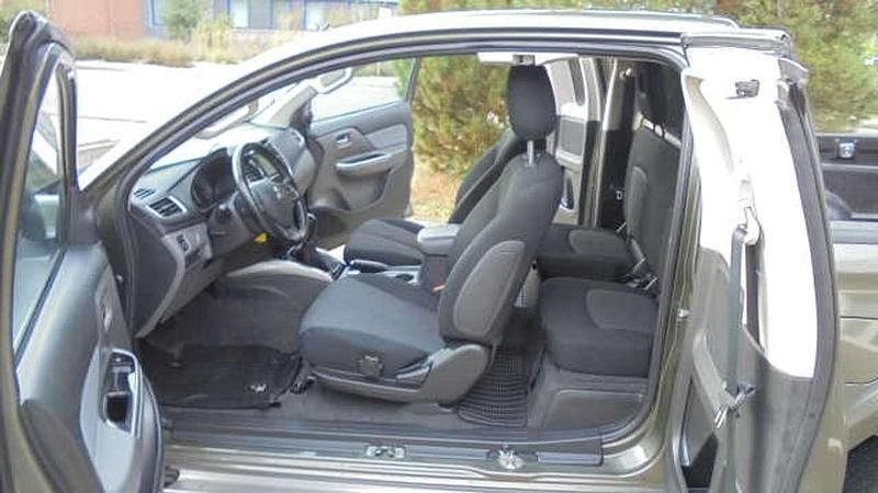 Olivgrün Gebraucht 2016 Mitsubishi L200 Plus Abholung | 22.650 € (Fairer Preis) - Bild 1/4