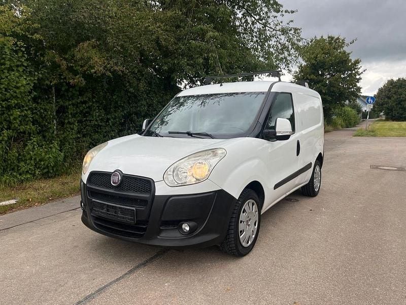 Weiß Gebraucht 2010 Fiat Doblò Van / Kleinbus | 4.300 € (Guter Preis) - Bild 1/4