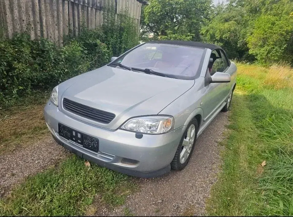 Gebraucht Opel Astra 147 PS (108 kW) 2002 Silber Cabrio