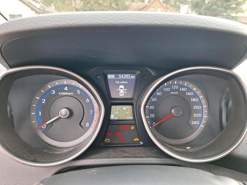 Gebraucht Hyundai i30 101 PS (74 kW) 2015 Schwarz Kleinwagen