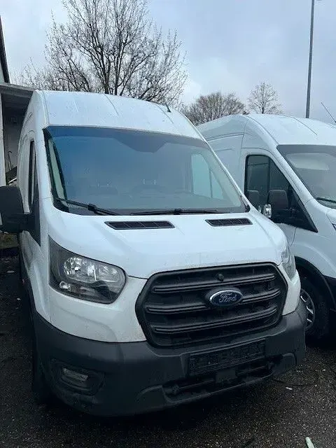 Second-hand Ford Transit 131 CP (96 kW) 2024 Alb Monovolum