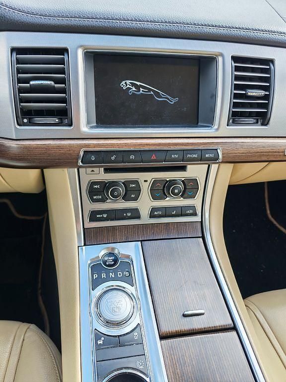 Gebraucht Jaguar XF 190 PS (139 kW) 2012 Blau Limousine