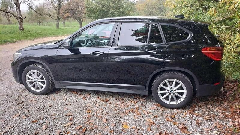 Schwarz Gebraucht 2018 BMW X1 Advantage SUV | 18.990 € (Guter Preis) - Bild 1/3