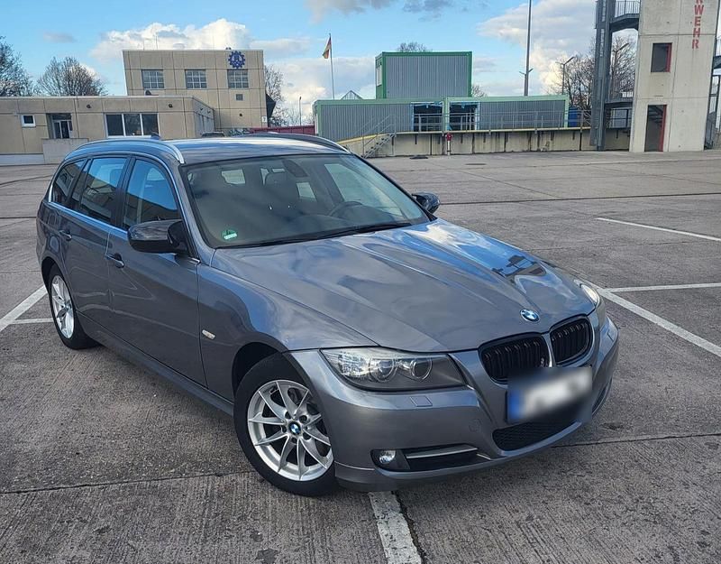 Gebraucht BMW 318 184 PS (135 kW) 2012 Silber Kombi