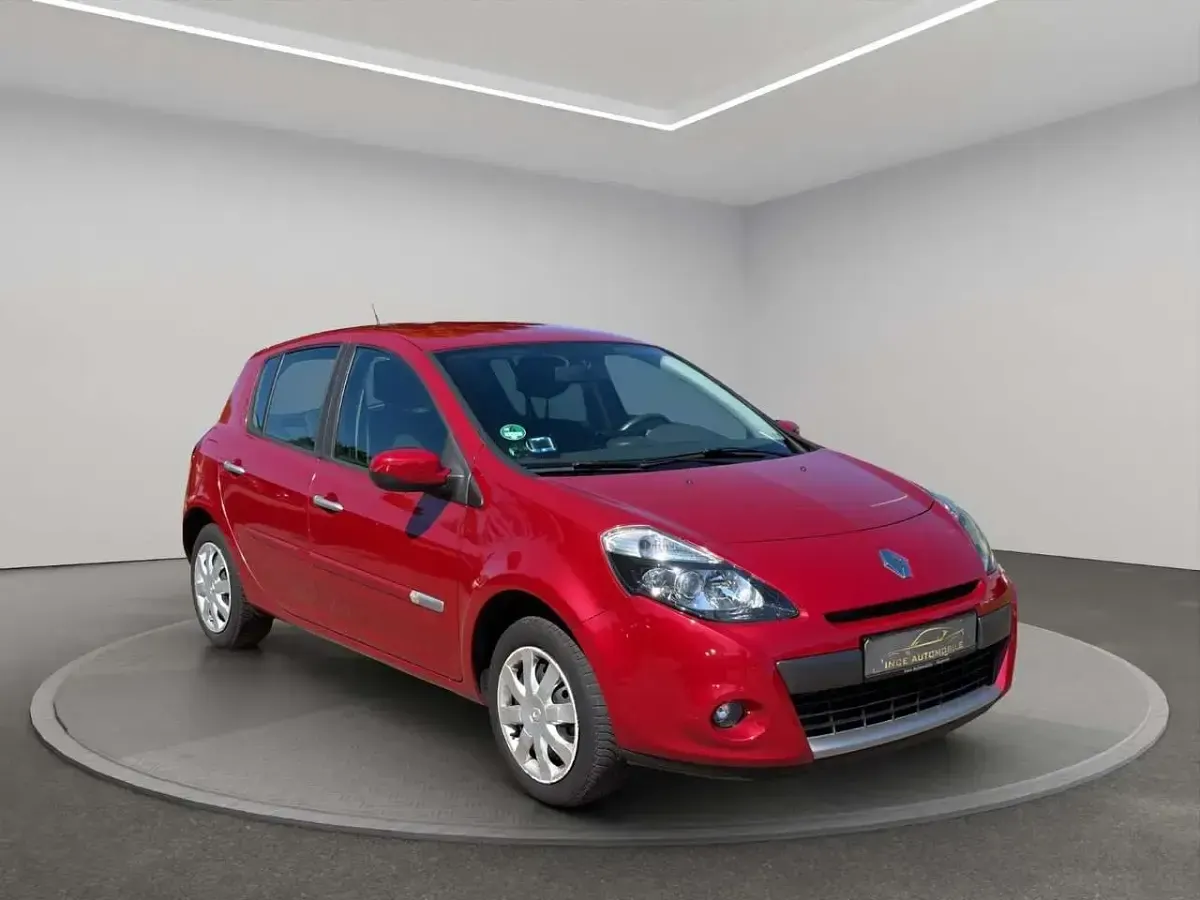 Gebraucht Renault Clio III Dynamique 101 PS (74 kW) 2010 Rot Kleinwagen