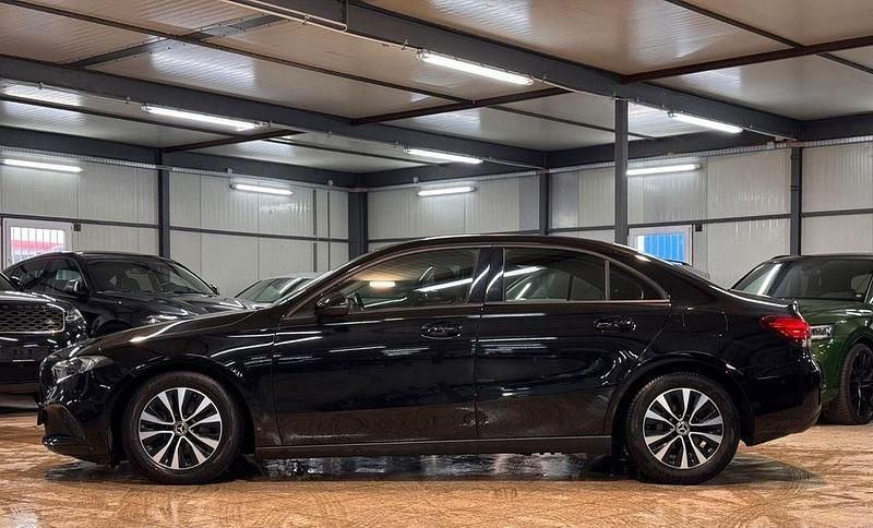 Gebraucht Mercedes A180 116 PS (85 kW) 2020 Schwarz Limousine
