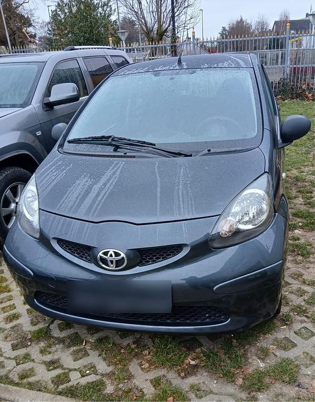 Gebraucht Toyota Aygo 68 PS (50 kW) 2008 Grau Kleinwagen