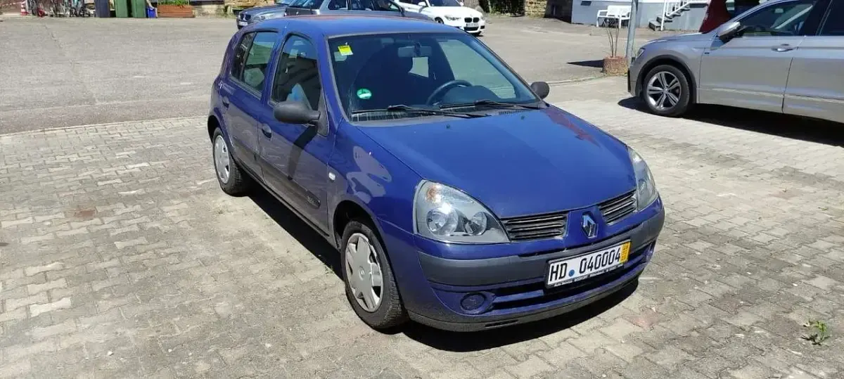 Używany Renault Clio II Authentique 58 KM (42 kW) 2004 Sedan/Limuzyna