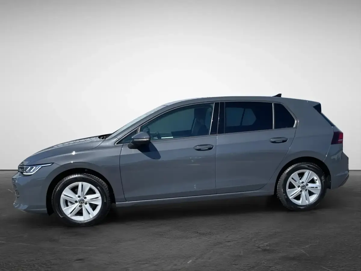 Gebraucht VW Golf VIII Life 116 PS (85 kW) 2025 Grau (delfingrau metallic) Limousine