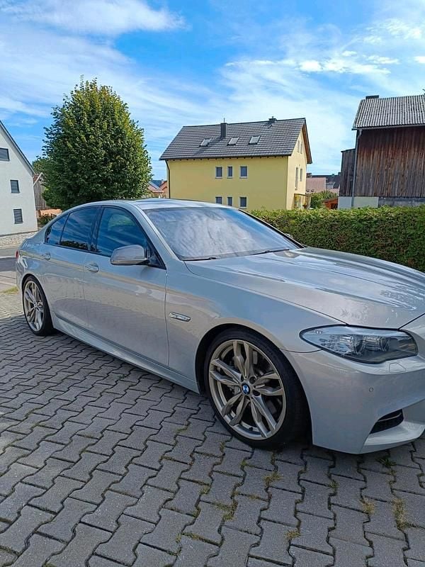 Silber Gebraucht 2013 BMW M550 Limousine | 18.000 € (Fairer Preis) - Bild 1/4