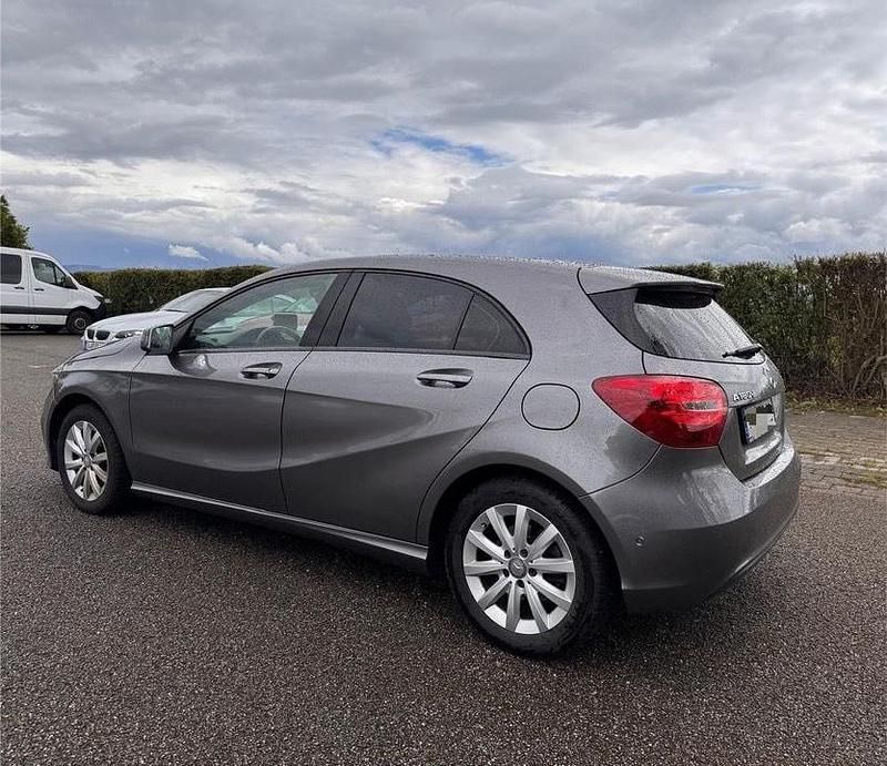 Gebraucht Mercedes A180 109 PS (80 kW) 2016 Grau Kombi