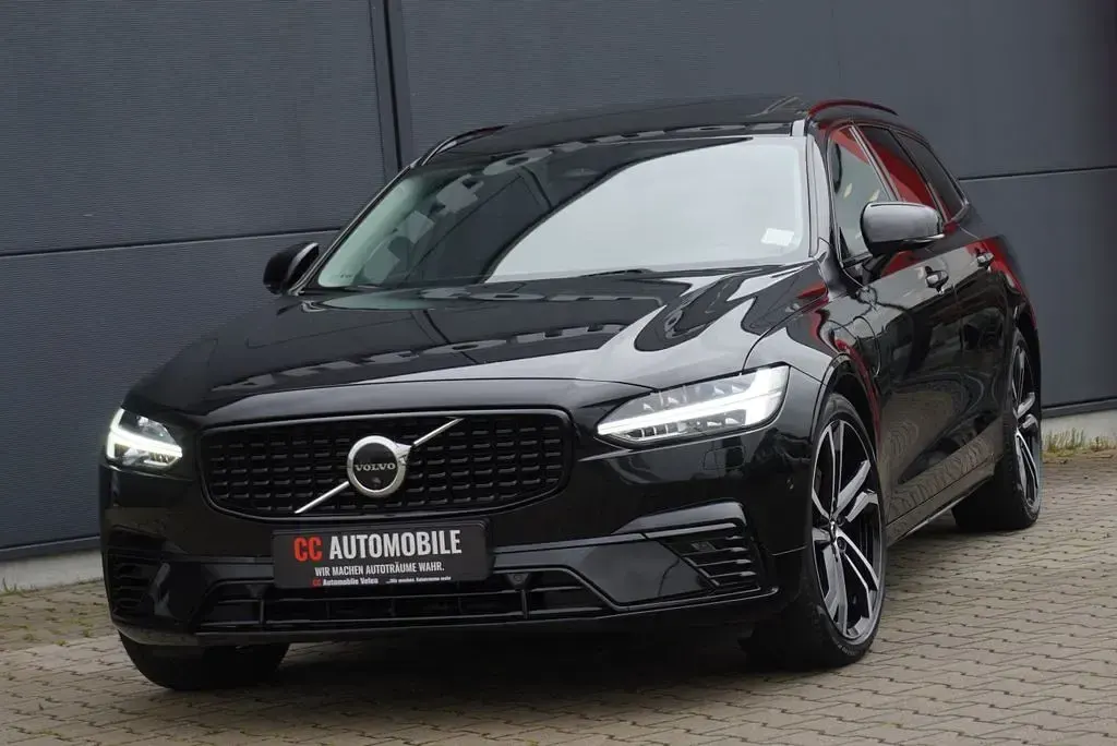 Second-hand Volvo V90 Ultimate 455 CP (334 kW) 2023 Negru Break