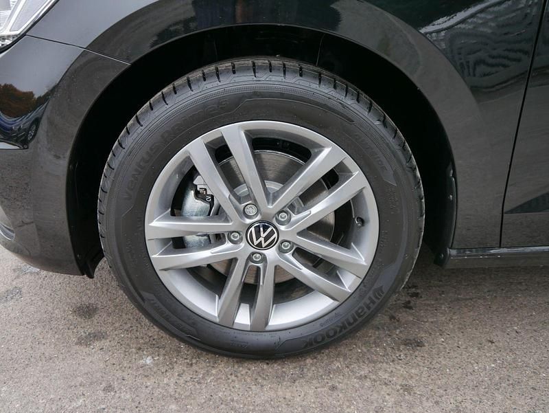 Neu VW Touran Comfortline 150 PS (110 kW) 2026 Grenadilla schwarz metallic Van / Kleinbus