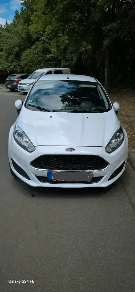 Gebraucht Ford Fiesta Trend 80 PS (58 kW) 2016 Weiß Kleinwagen
