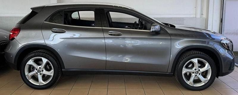 Gebraucht Mercedes GLA220 170 PS (125 kW) 2019 Mountaingrau SUV