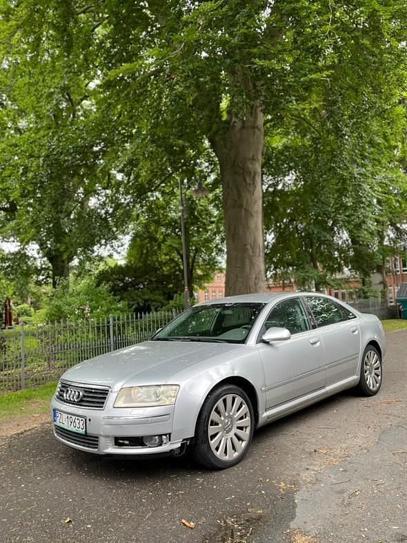 Silber Gebraucht 2003 Audi A8 Limousine | 2.500 € (Superpreis) - Bild 1/4