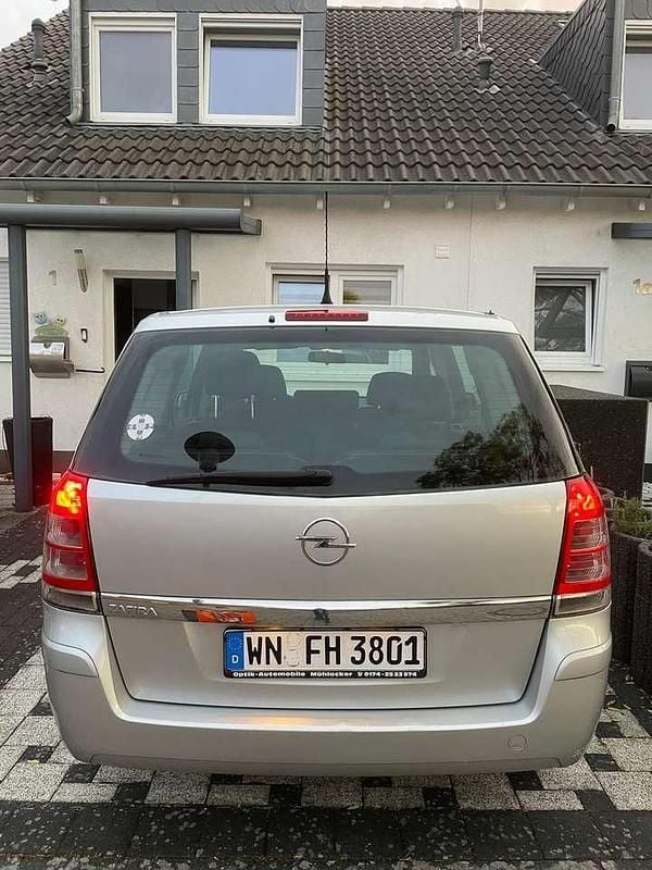 Gebraucht 2010 Opel Zafira Family Van / Kleinbus | 2.800 € (Etwas zu teuer) - Bild 1/4
