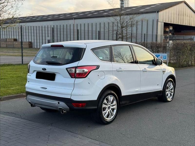 Gebraucht Ford Kuga 150 PS (110 kW) 2018 Weiß SUV