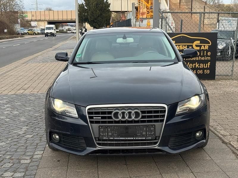 Gebraucht Audi A4 Design 179 PS (131 kW) 2011 Blau Limousine