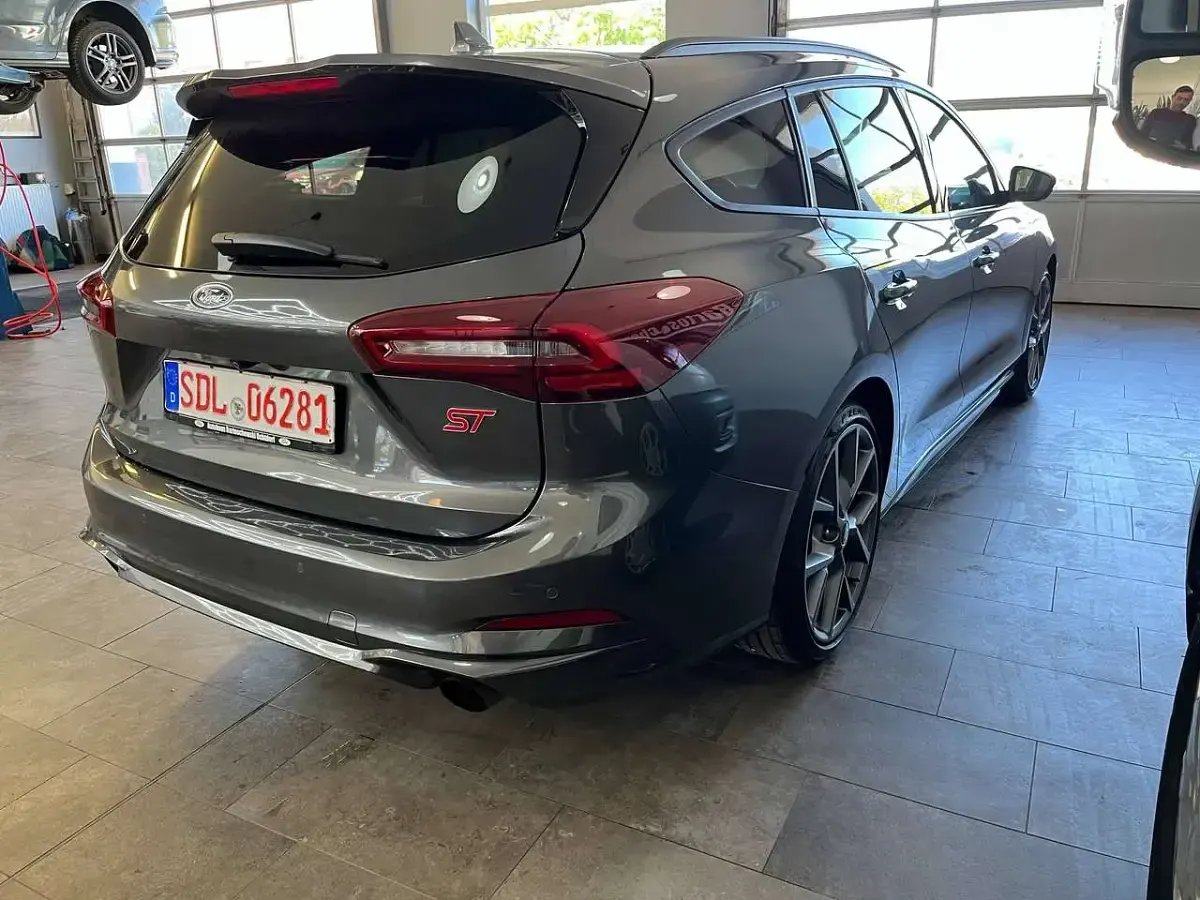 Gebraucht Ford Focus ST 280 PS (205 kW) 2022 Magneticgrau (metallic) Kombi