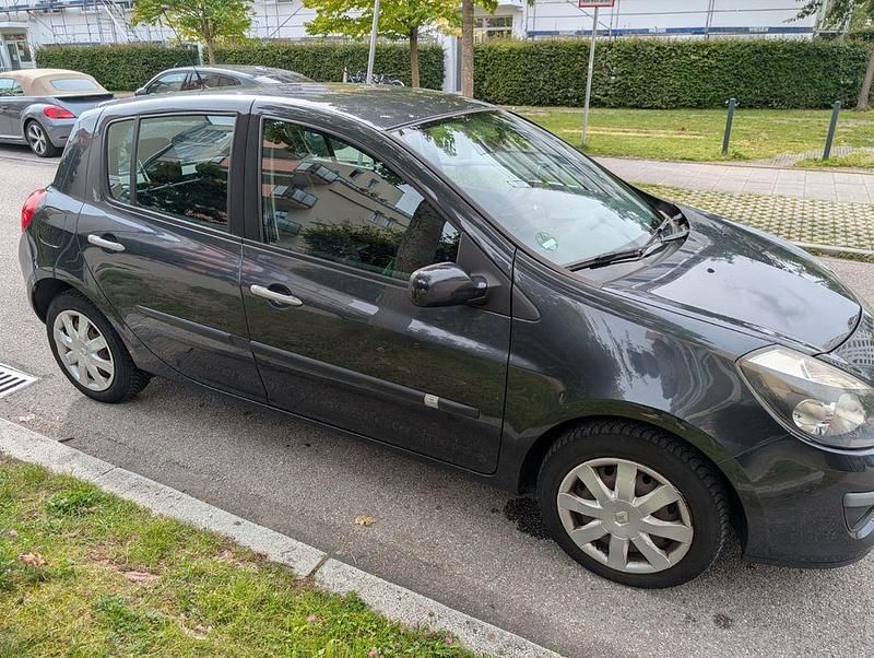 Schwarz Gebraucht 2008 Renault Clio II Dynamique Limousine | 3.300 € (Fairer Preis) - Bild 1/4