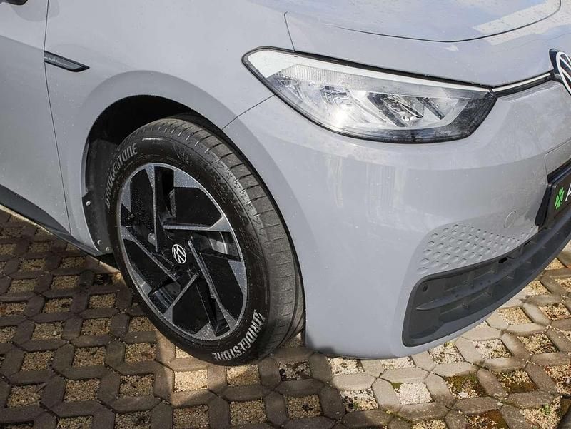 Gebraucht VW ID.3 Pure 110 kW (150 PS) 2022 Mondsteingrau schwarz Kleinwagen