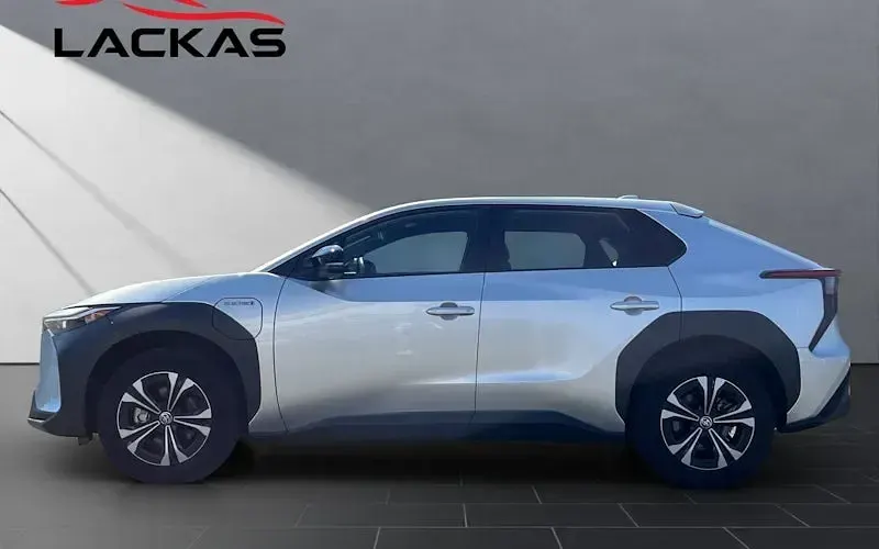 Gebraucht Toyota bZ4X Basis 150 kW (204 PS) 2023 Silber SUV