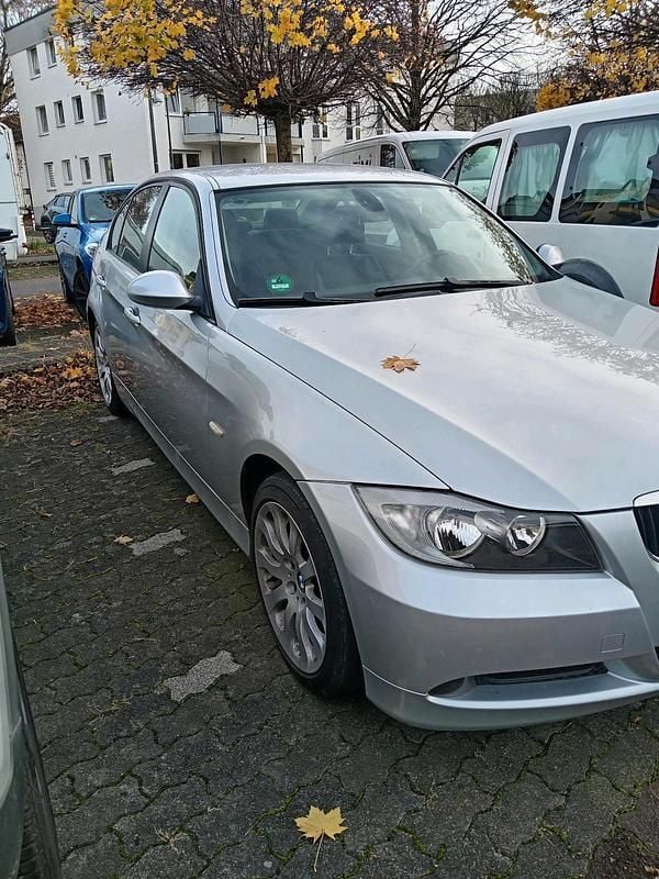 Silber Gebraucht 2007 BMW 320 Limousine | 2.500 € (Superpreis) - Bild 1/4