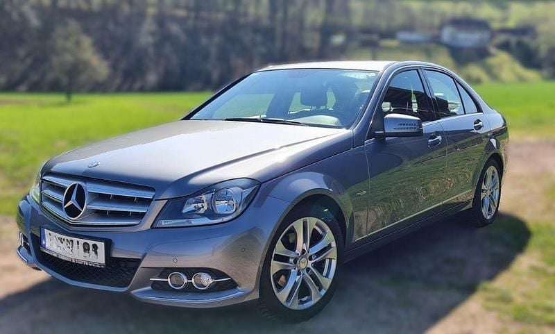Grau Gebraucht 2012 Mercedes C180 Avantgarde Limousine | 10.900 € (Guter Preis) - Bild 1/4