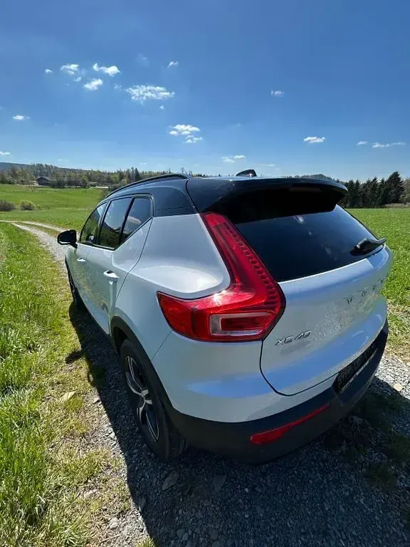 Gebraucht Volvo XC40 R-Design 163 PS (119 kW) 2021 Silber SUV