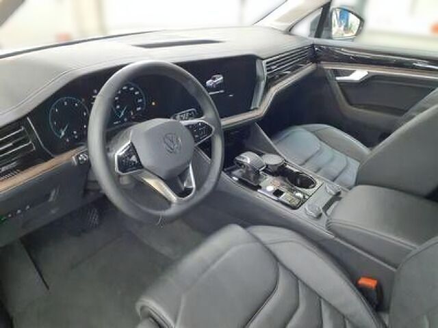 Gebraucht VW Touareg Elegance 231 PS (169 kW) 2024 Grau SUV