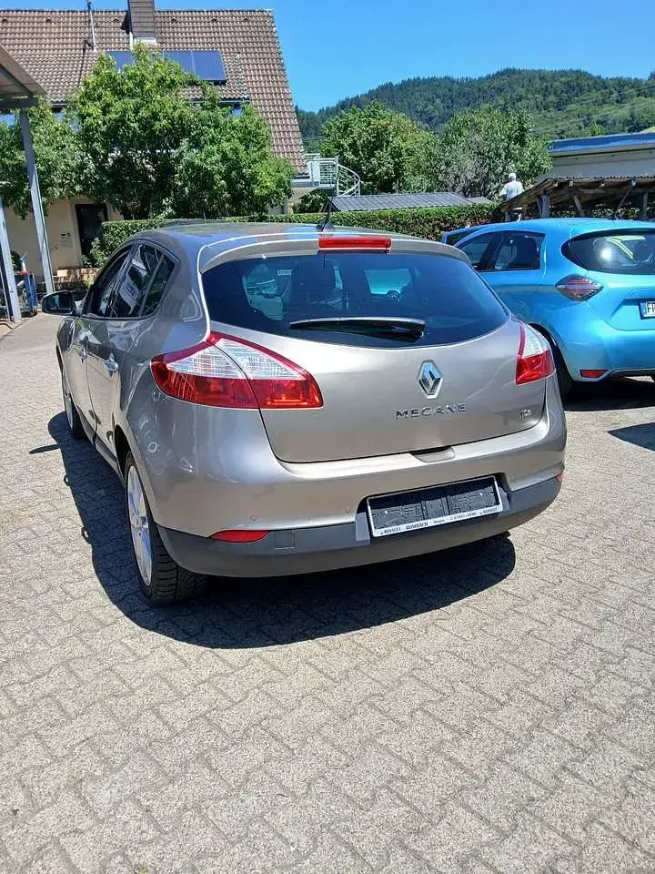 Gebraucht Renault Mégane III Luxe 131 PS (96 kW) 2009 Braun Kleinwagen