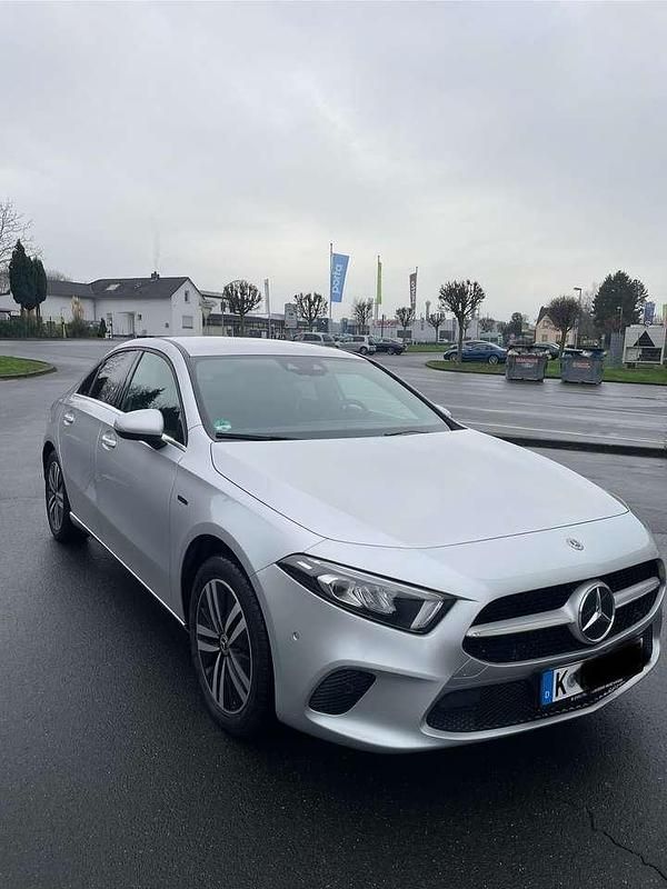 Gebraucht Mercedes A250 Progressive 160 PS (117 kW) 2020 Grau Limousine