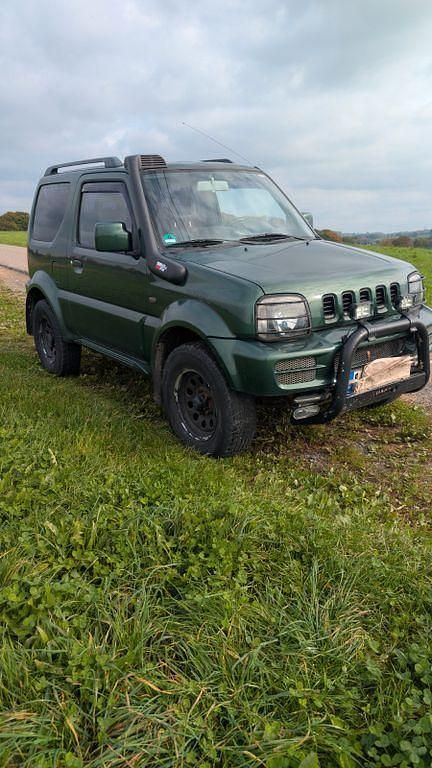 Grün Gebraucht 2009 Suzuki Jimny Comfort SUV | 4.980 € (Superpreis) - Bild 1/4