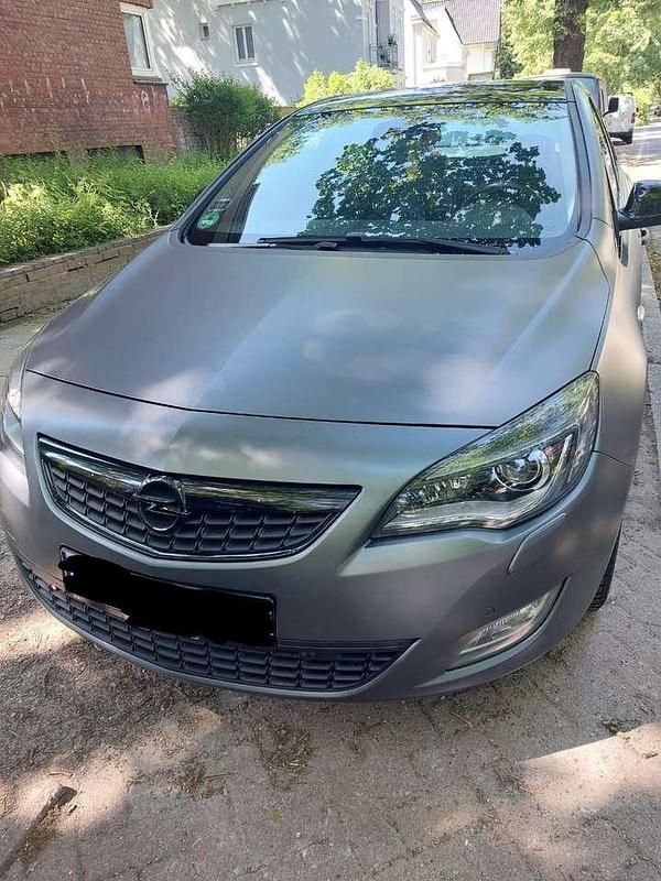 Gebraucht Opel Astra Innovation 179 PS (131 kW) 2011 Grau Kleinwagen