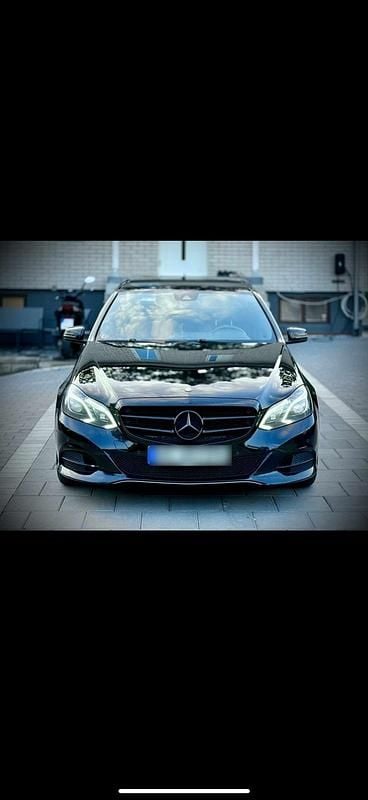 Schwarz Gebraucht 2013 Mercedes E220 Kombi | 10.000 € (Superpreis) - Bild 1/4