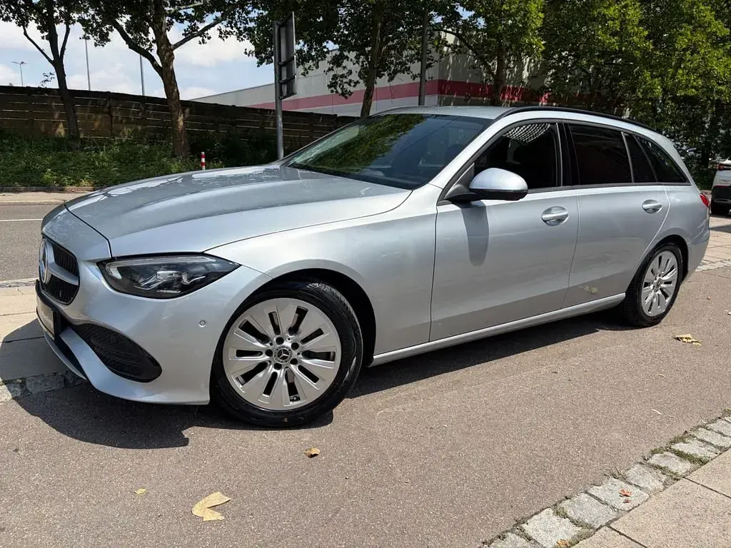 Gebraucht Mercedes C220 197 PS (144 kW) 2023 Silber Limousine