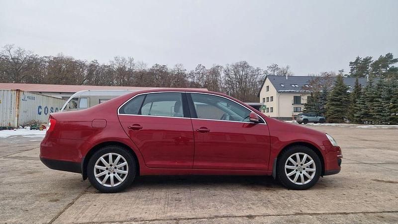 Gebraucht VW Jetta Comfortline 102 PS (75 kW) 2006 Rot Limousine