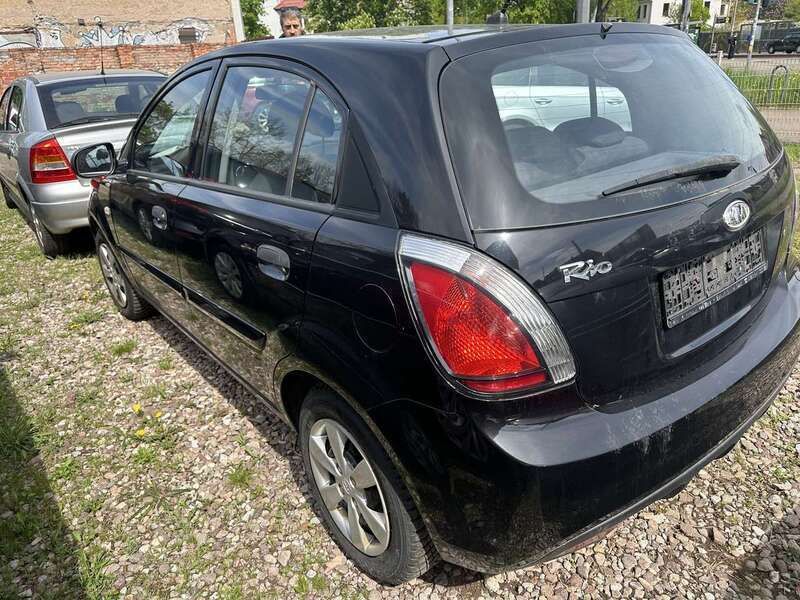 Schwarz Gebraucht 2010 Kia Rio Attract Limousine | 1.500 € (Guter Preis) - Bild 1/4