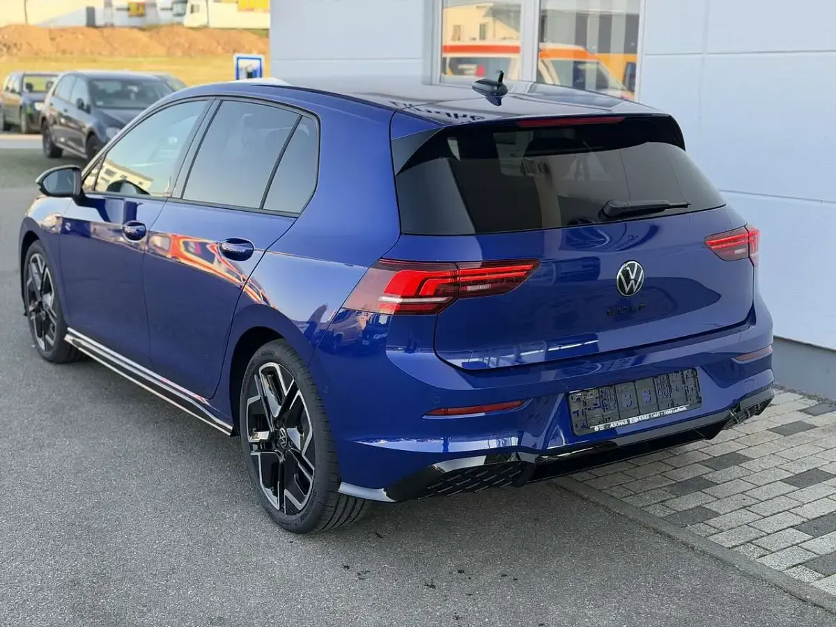 Nowe VW Golf VIII R-line 150 KM (110 kW) 2026 Niebieski Hatchback