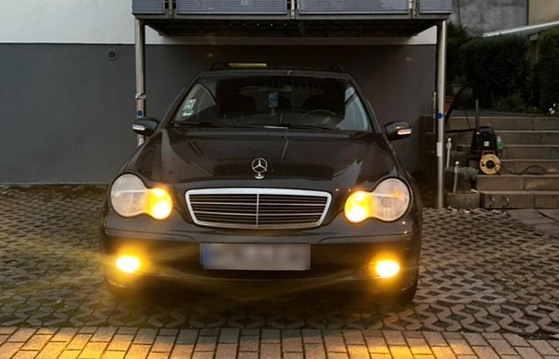 Gebraucht Mercedes C180 129 PS (94 kW) 2001 Blau Kombi