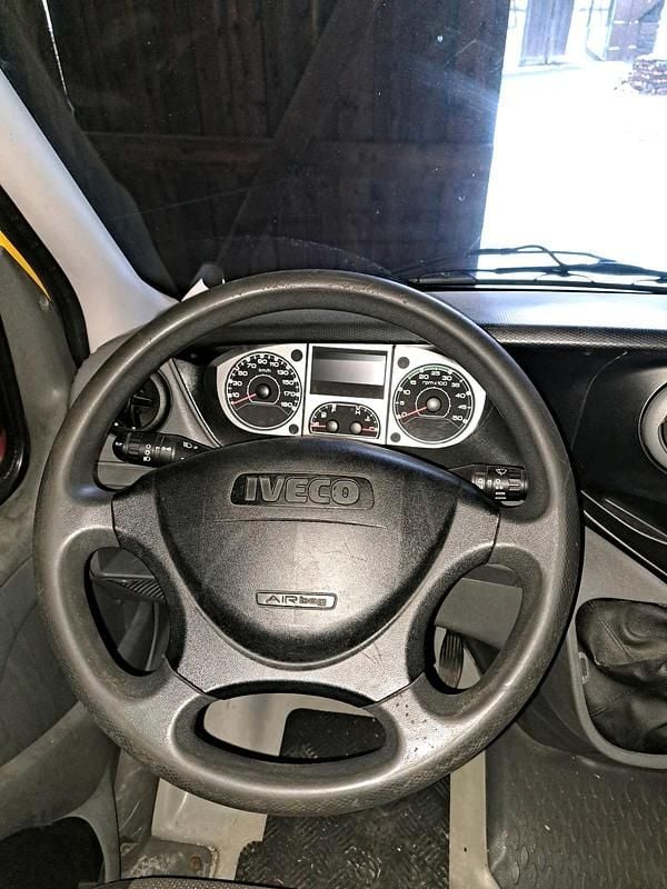 Second-hand Iveco Daily 106 CP (77 kW) 2011 Alb Monovolum